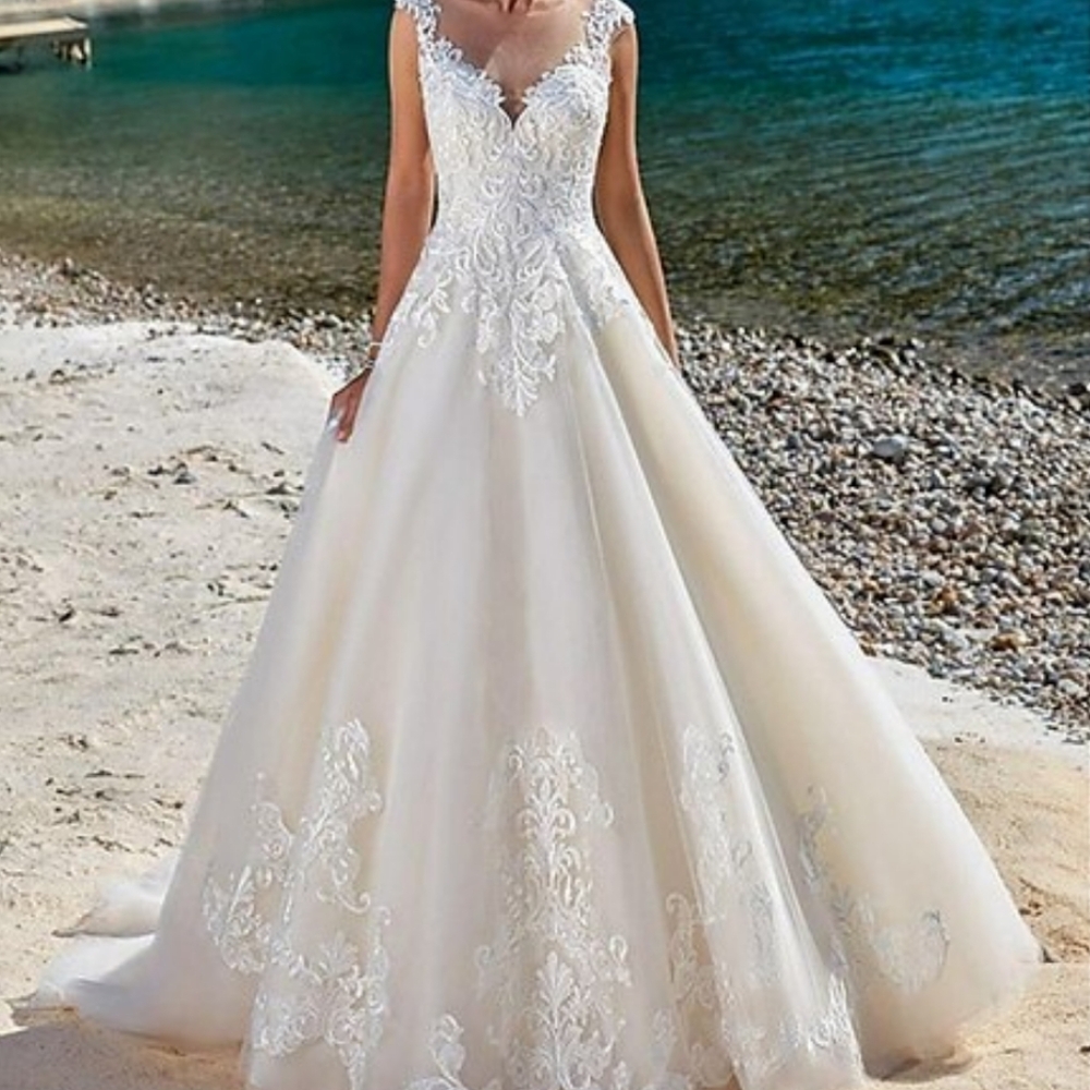 NWT A-Line V-Neck Wedding Dress Size 6 Ivory